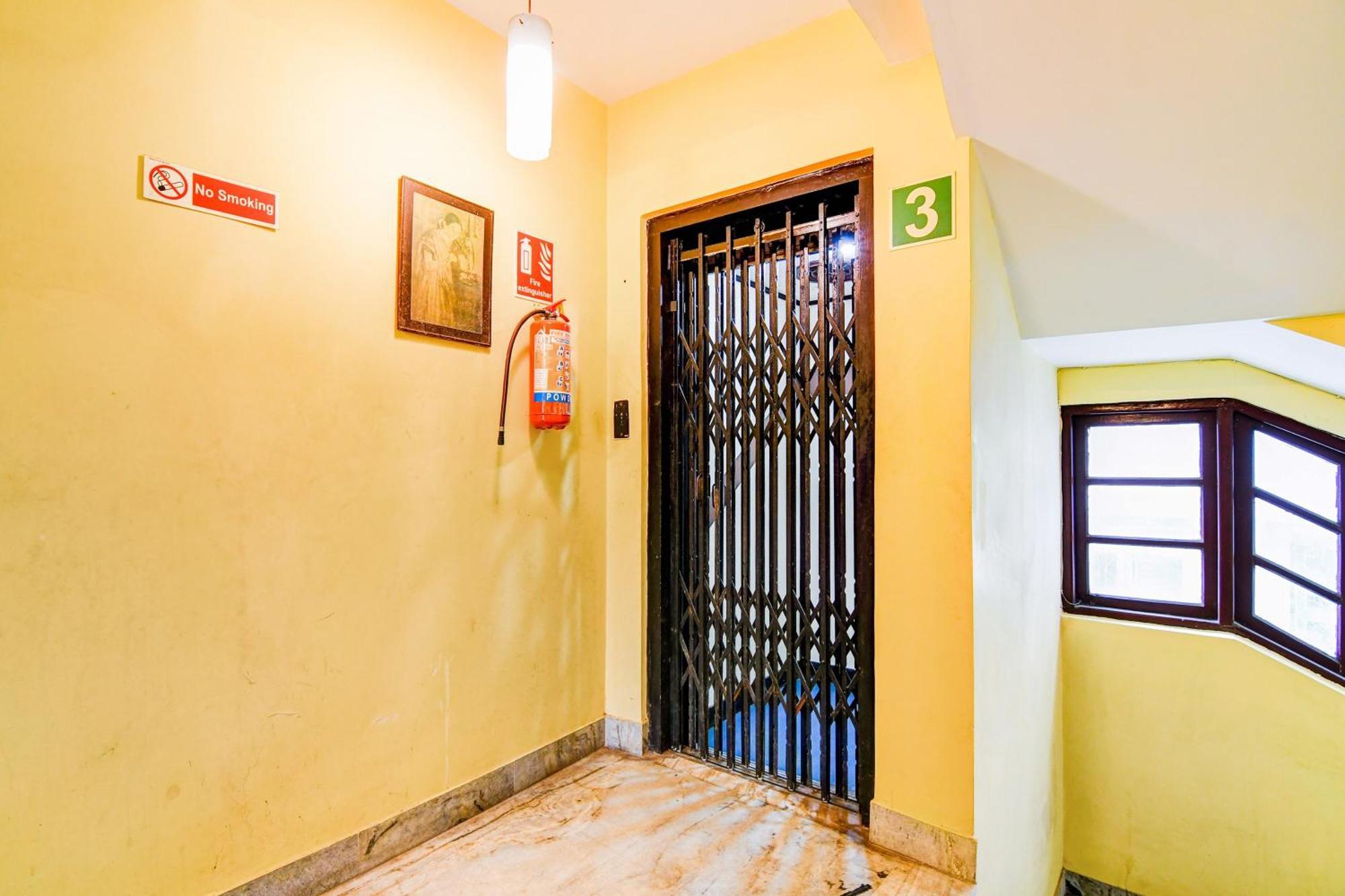 Super Hotel O Alipore Near Chetla Formerly Alipore Guest House Alīpur Esterno foto