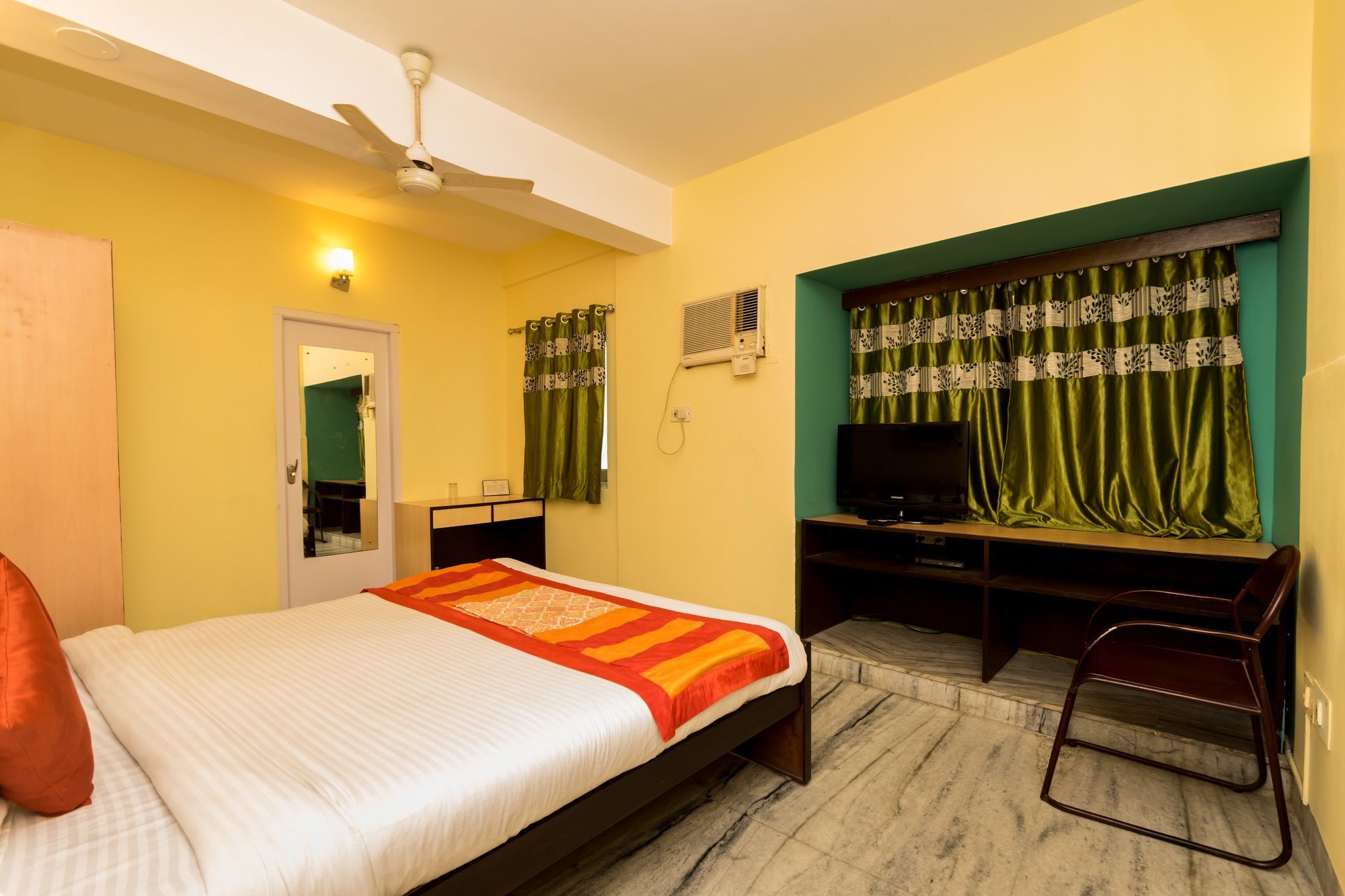 Super Hotel O Alipore Near Chetla Formerly Alipore Guest House Alīpur Esterno foto